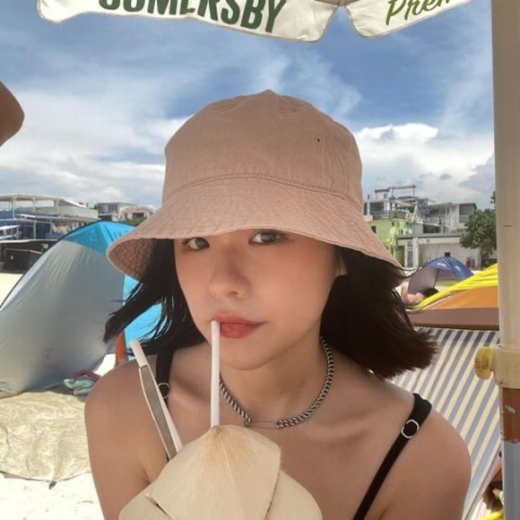 Meet your Posher, Lok won - Picture 1 of 1